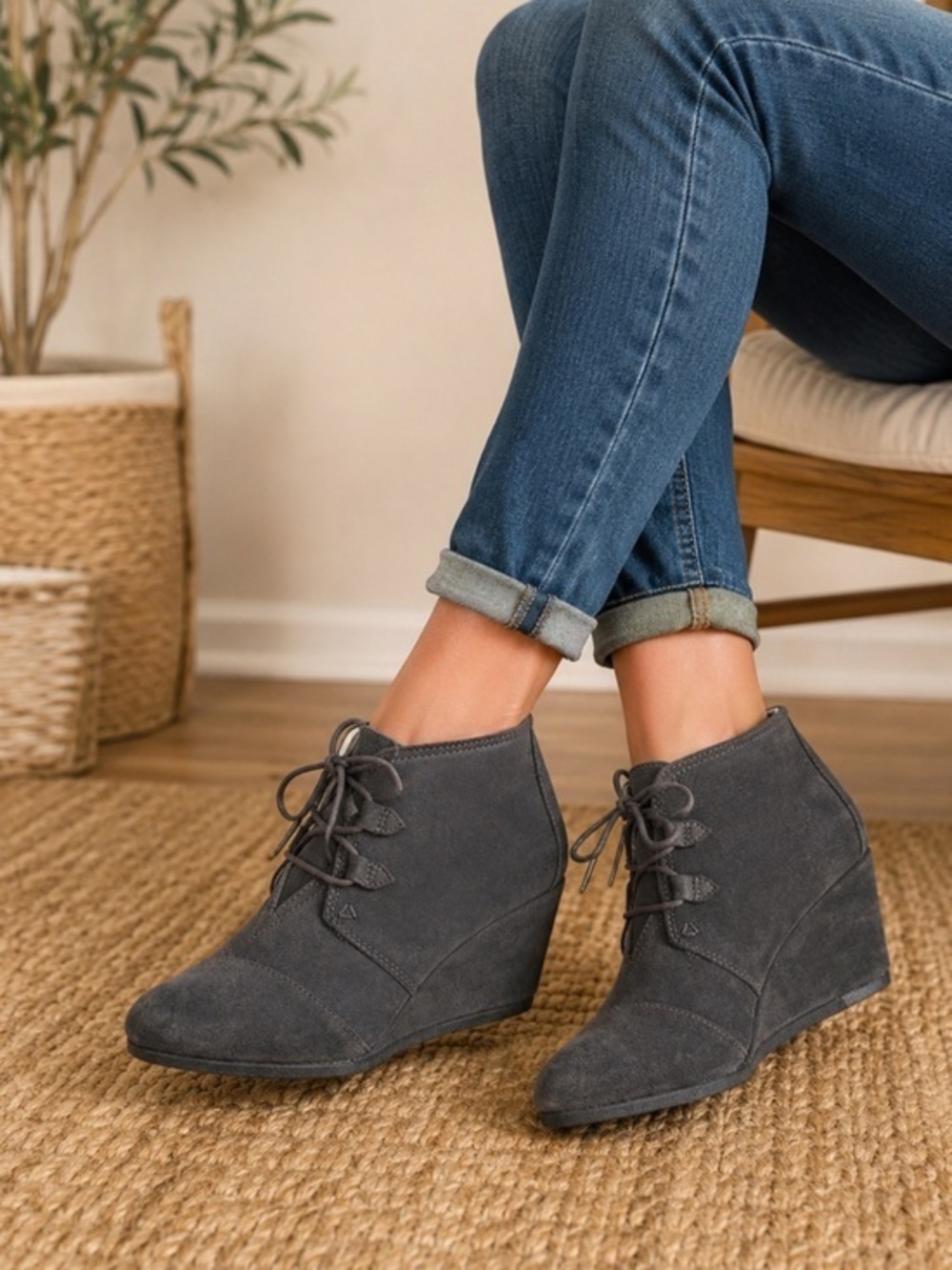 TOMS Charcoal Gray Suede Wedge Ankle Booties Lace Up Comfort Shoes Size 5